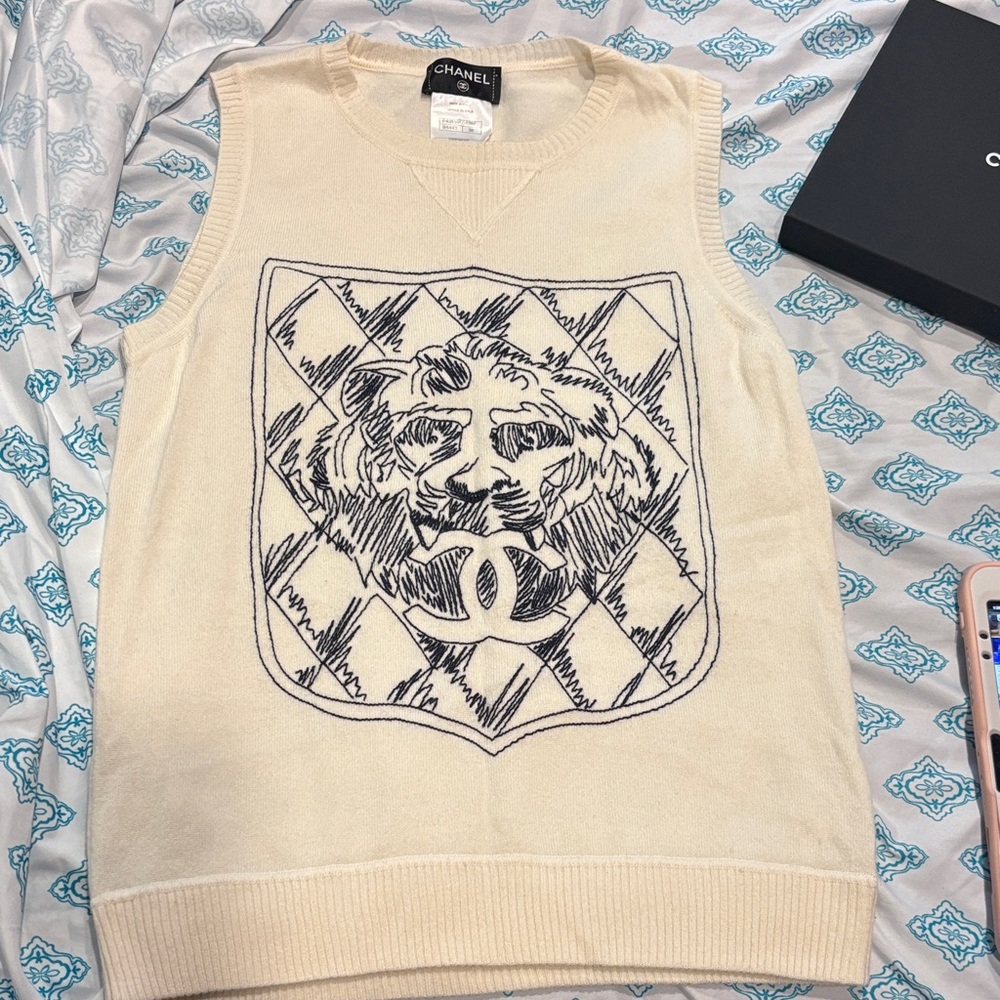 CHANEL RARE Vintage Cashmere Cream Sleeveless Crewneck Sweater